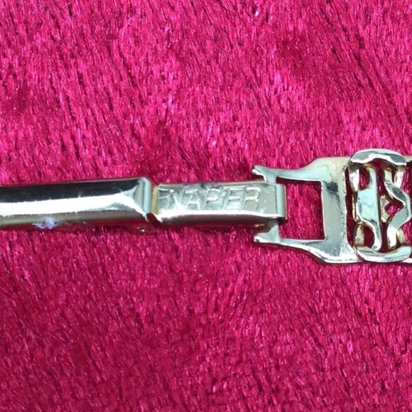 Vintage Napier Gold-Tone Link Bracelet With Ornate Design & Fold-Over Clasp - Picture 3 of 5